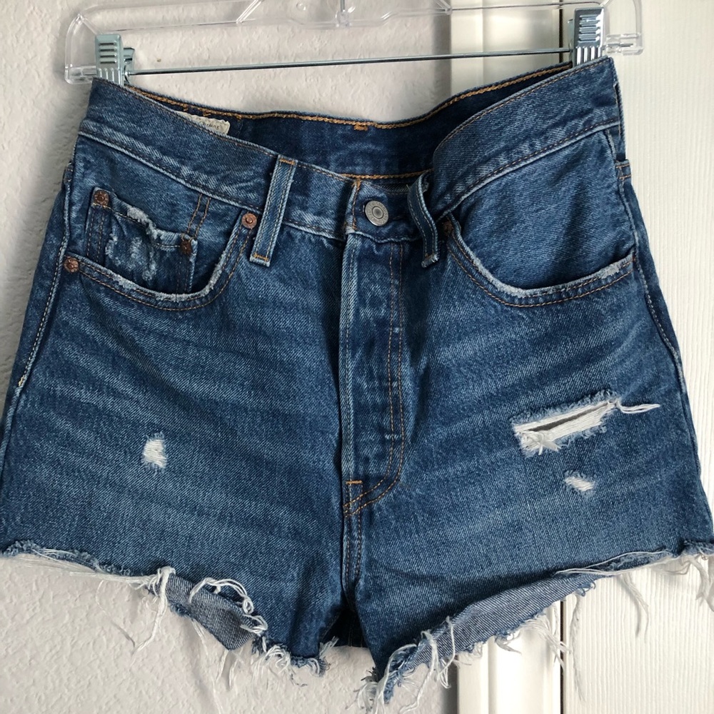 Final price ✨ Levi’s Distressed 501 short